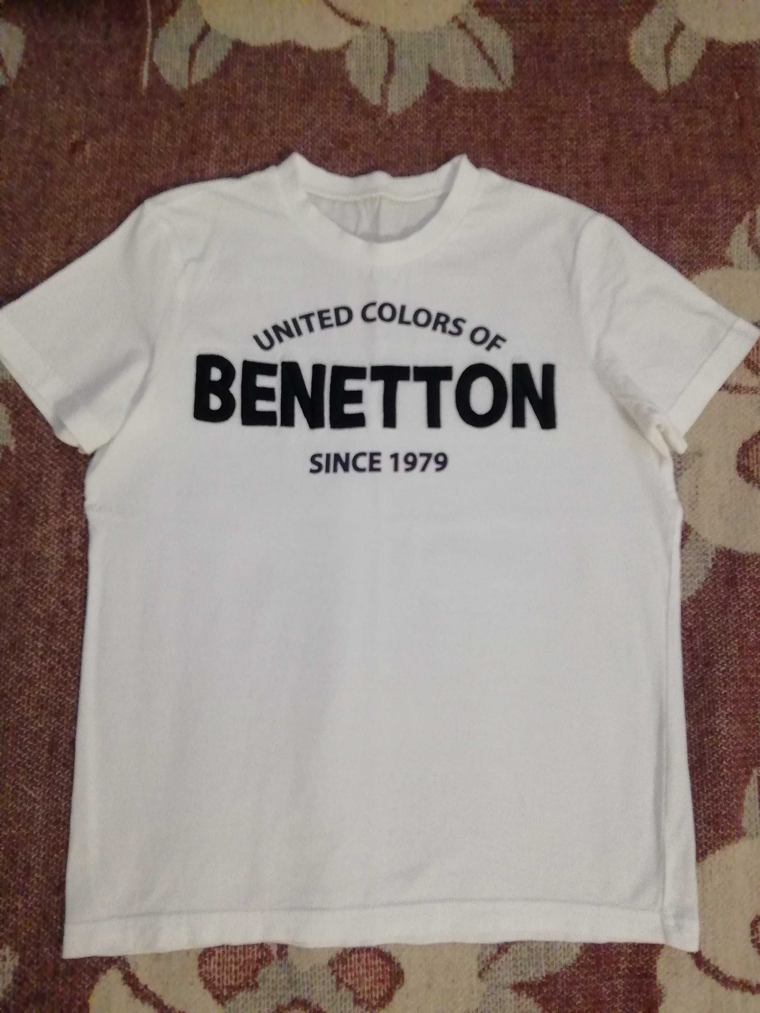 Тениски 2 броя Benetton за 8 години.