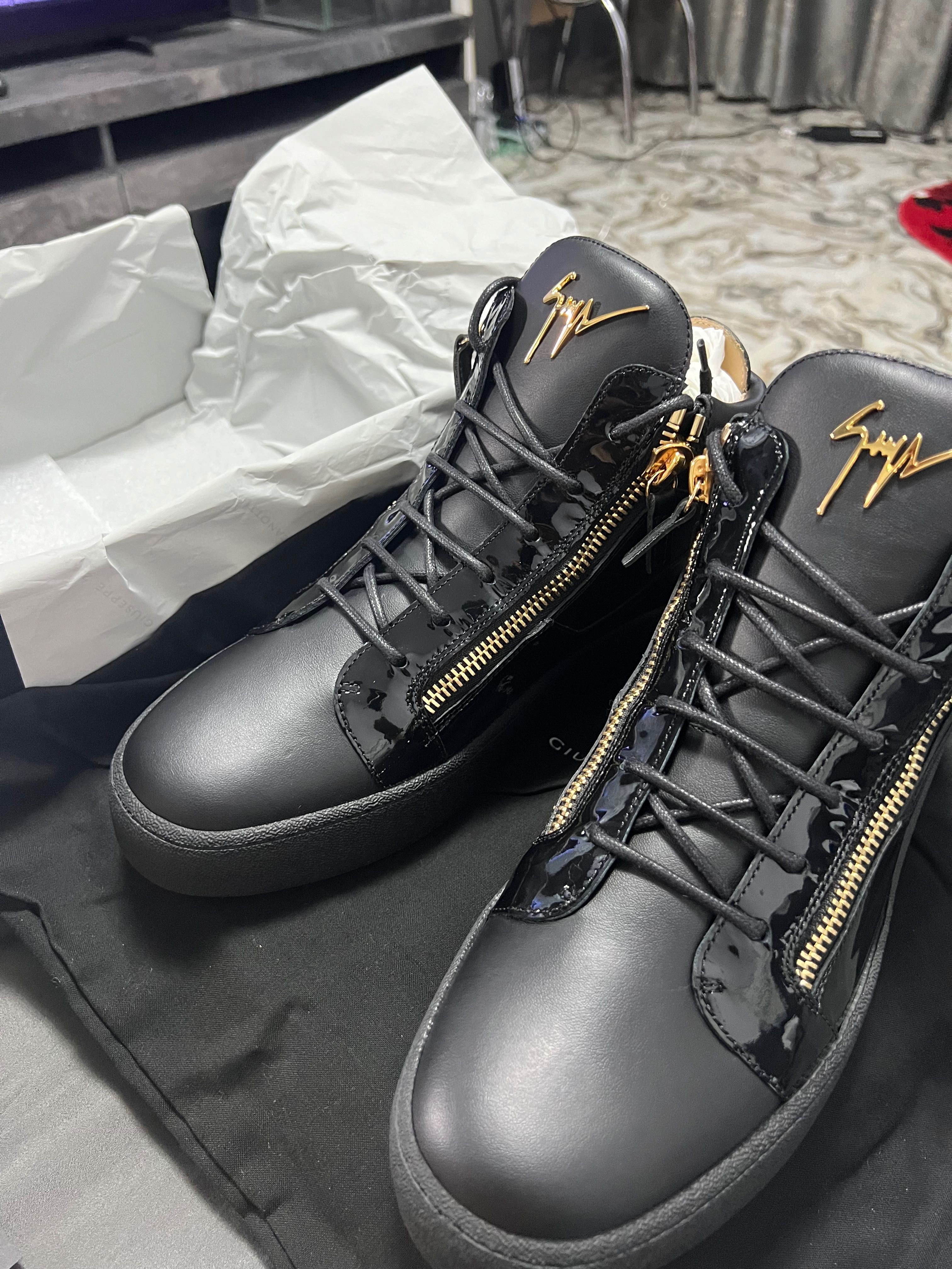 Giuseppe zanotti - URGENT
