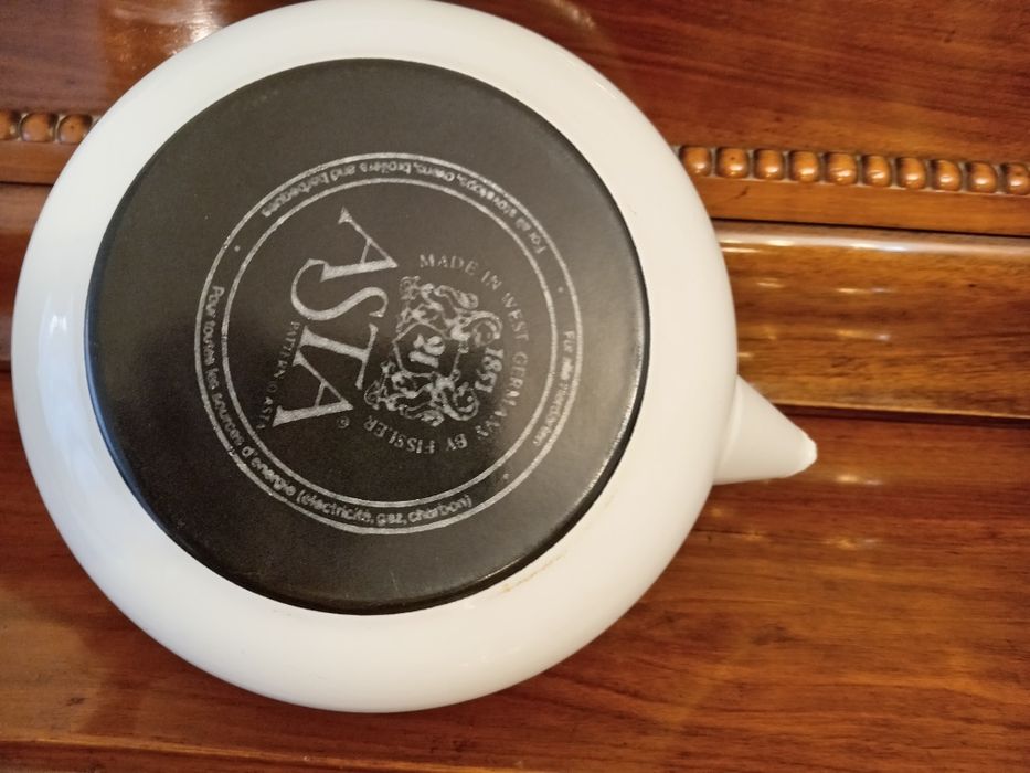 Ceainic emailat vintage, Germania