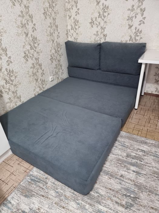 Продам бескарскасный диван!