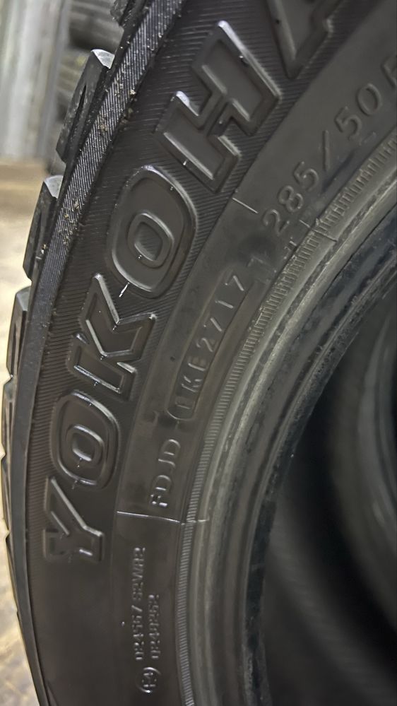 285/50 R20 комплект зимних шин Yokohama Geolandar