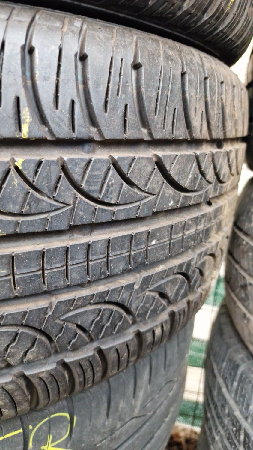 255 40 19 Pirelli noi 4 anvelope vara noi