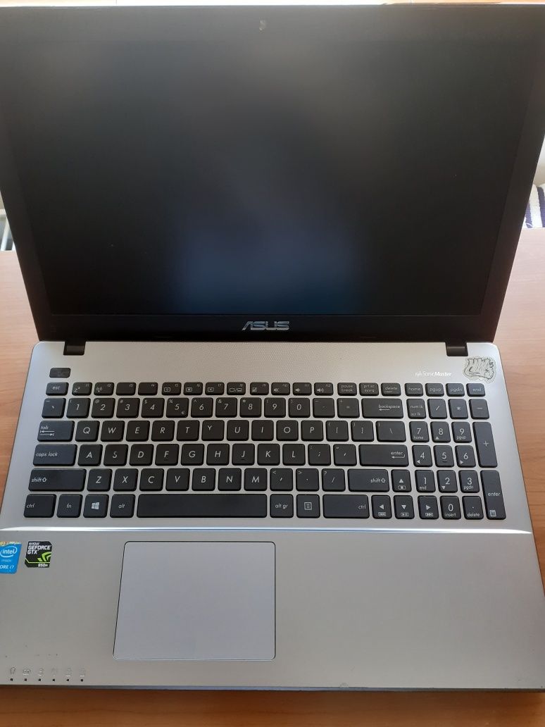 Laptop Asus F550J