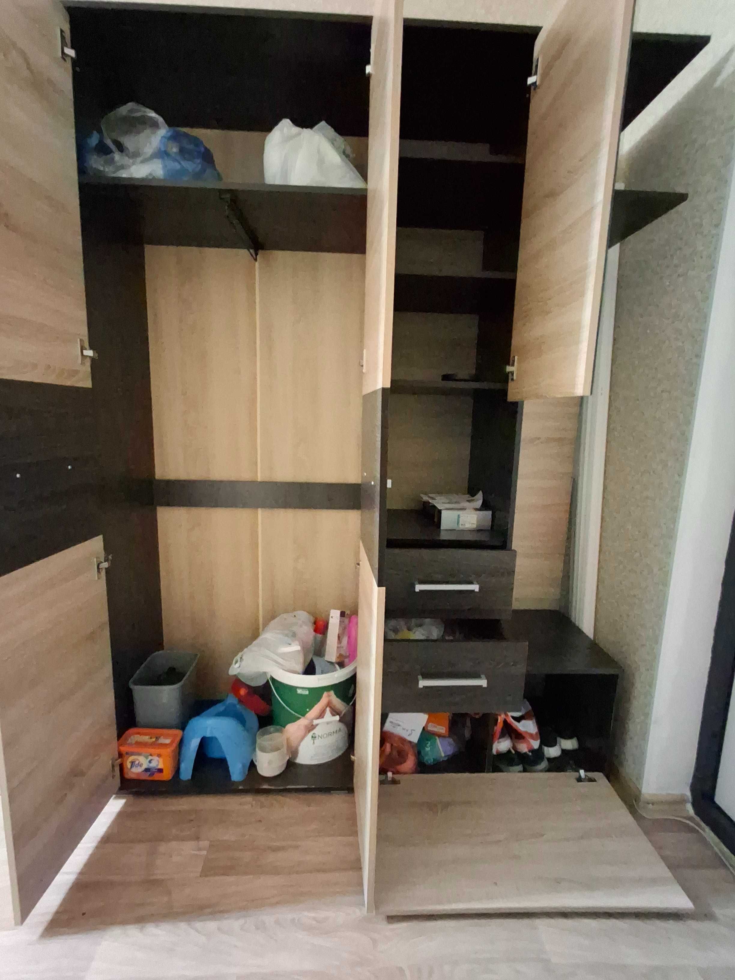 Шкаф для прихожей в отличном состоянии