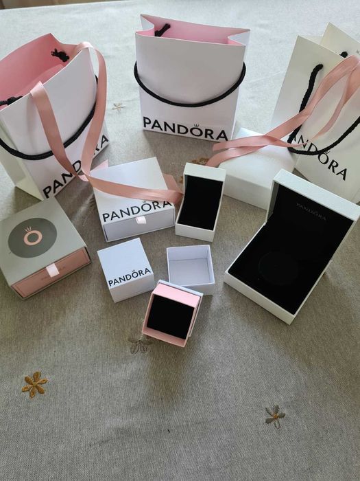 cutii si pungi Pandora