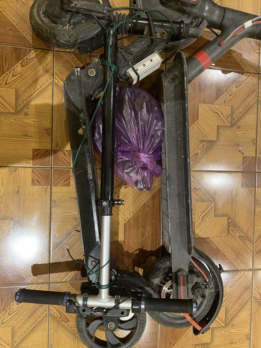 Vand 2 trotinete electrice