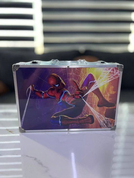 Nabor dlya risovaniaya . Boyoq nabor