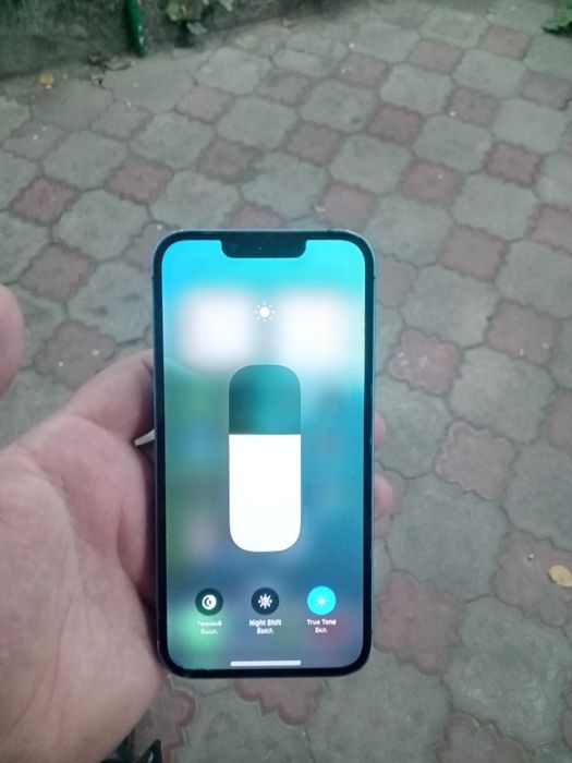 Продам телефон iPhone 13 память 128гб