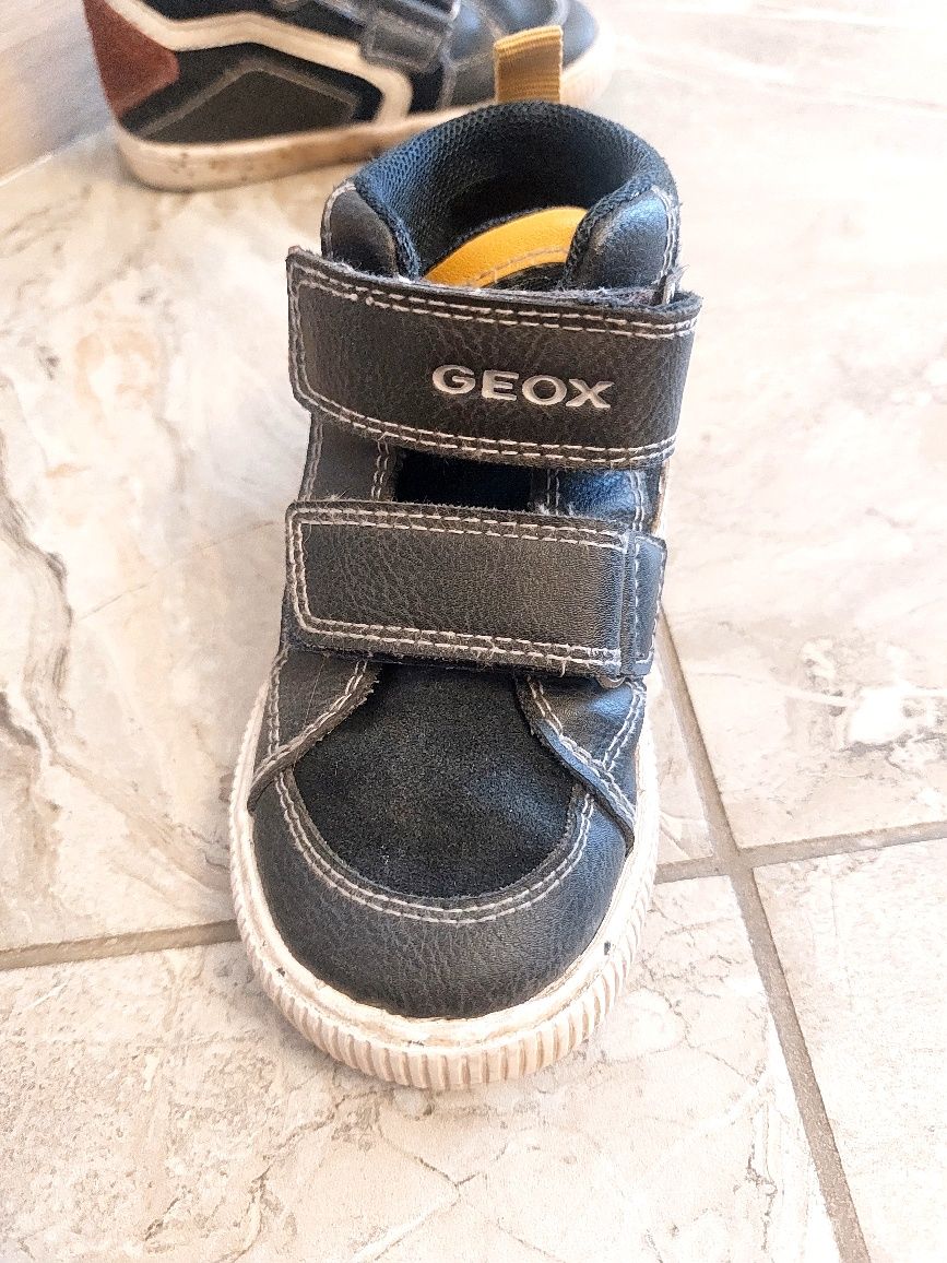 Продам детские ботинки geox.