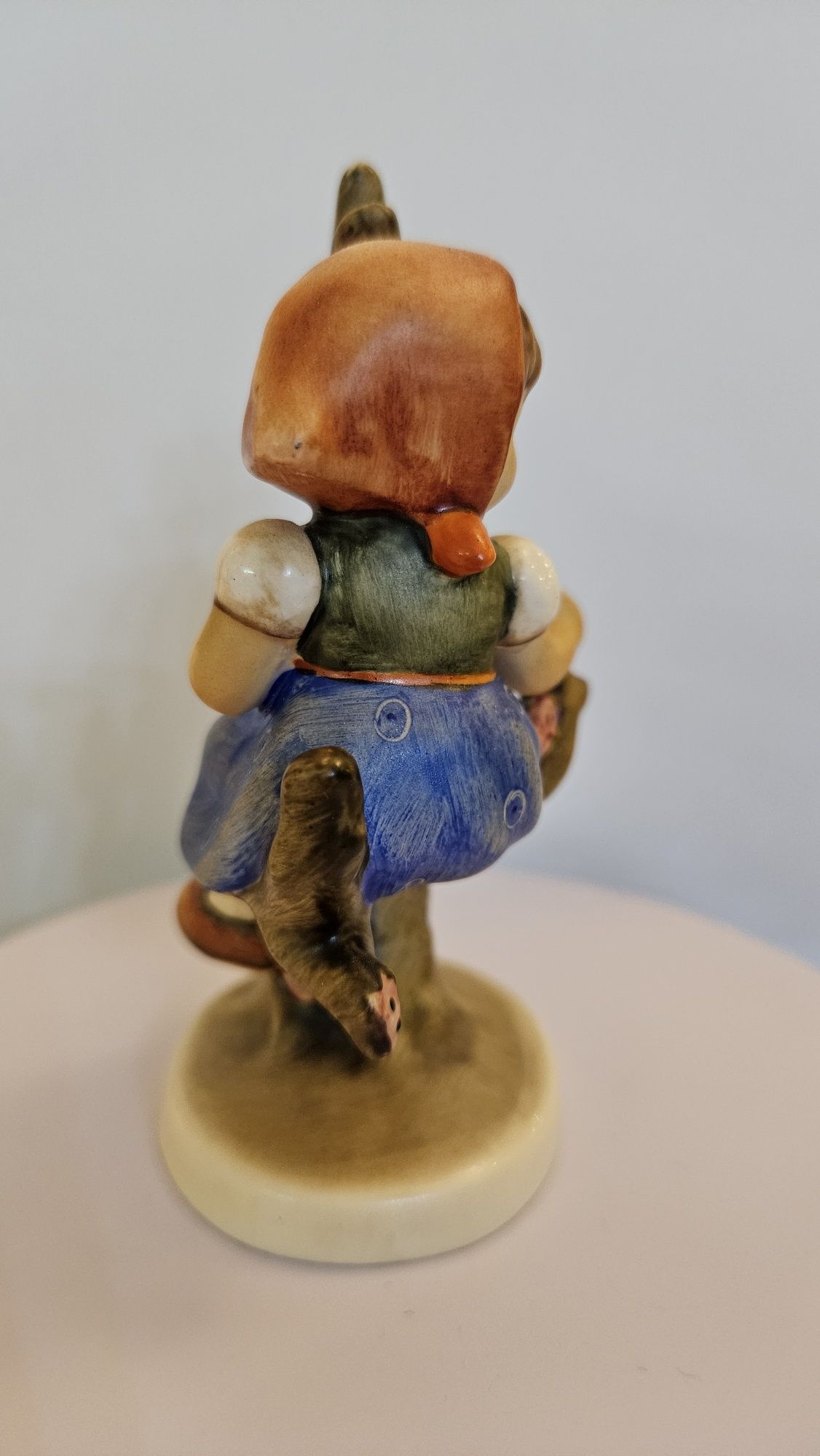 Goebel Hummel, порцеланова фигура, Apple Tree Girl, номер 141 3/0 TMK3