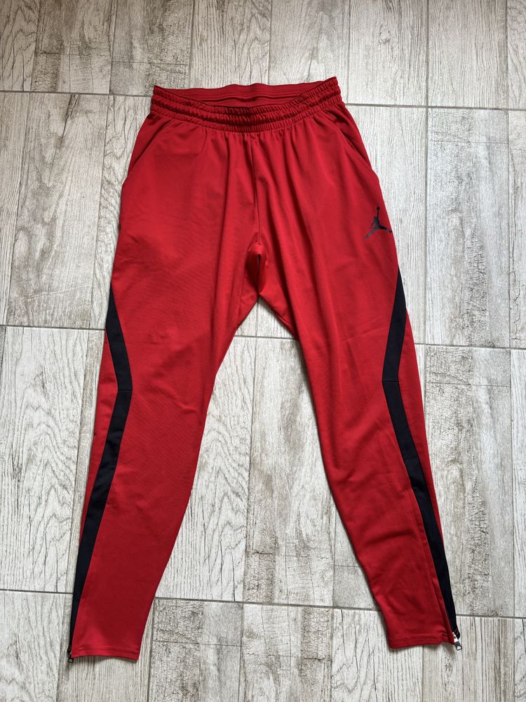 Мъжки оригинални долнища ня Jordan и Under Armour