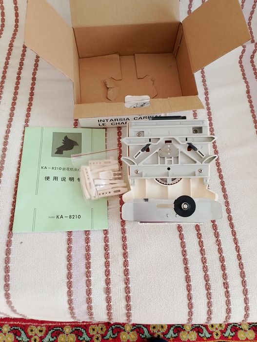 Каретка для вязания интарсии.Для вязальной машины Бразер