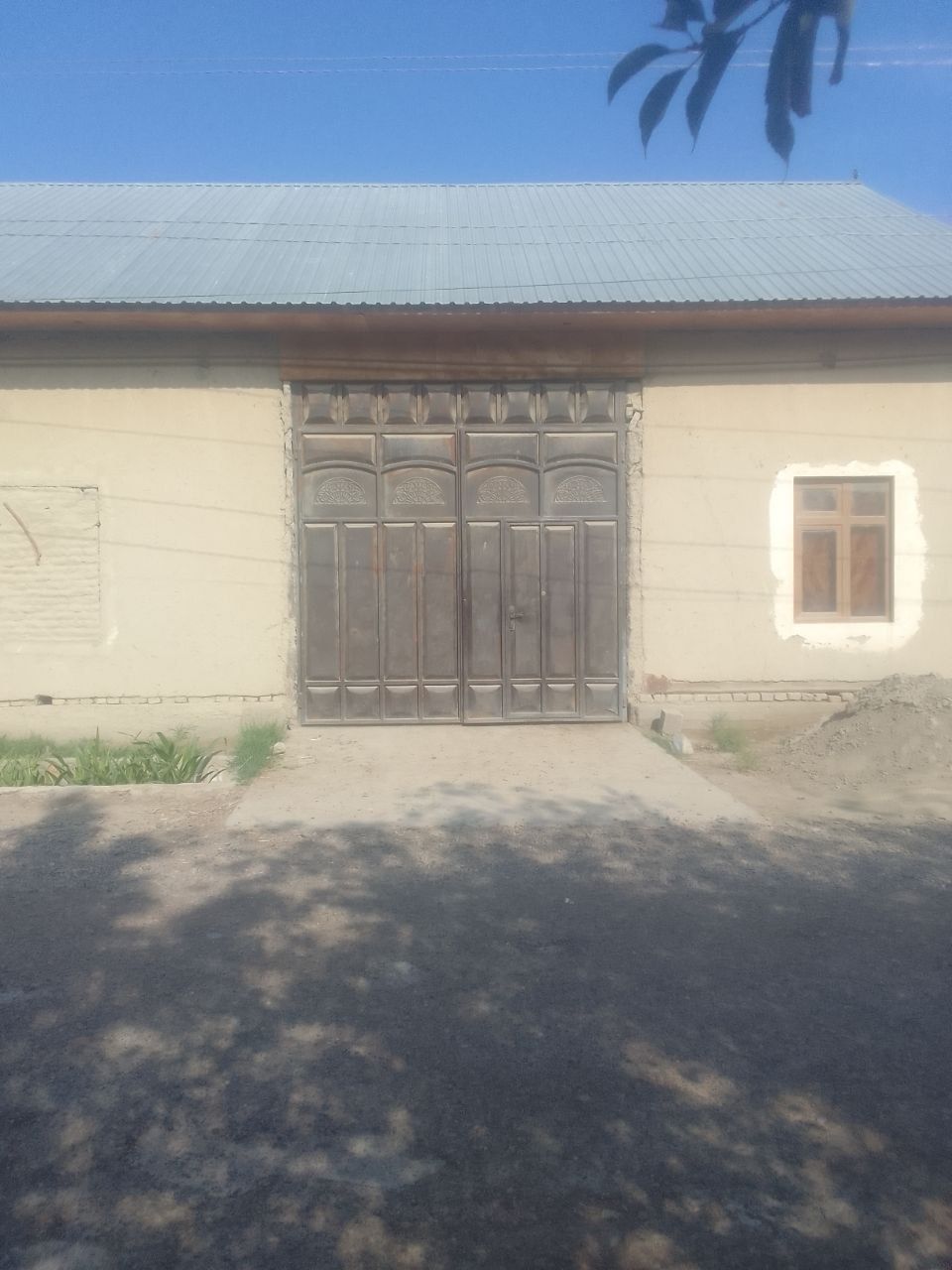 Hovli sotiladi arzon