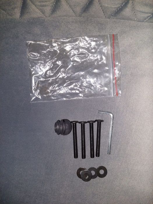 Трапезен стол в два цвята