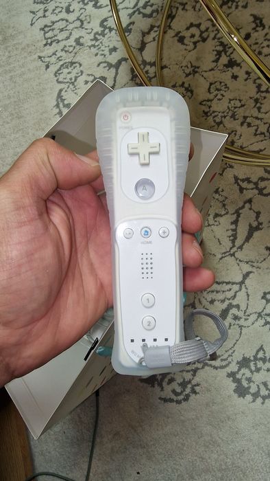 Vând Nintendo WII U