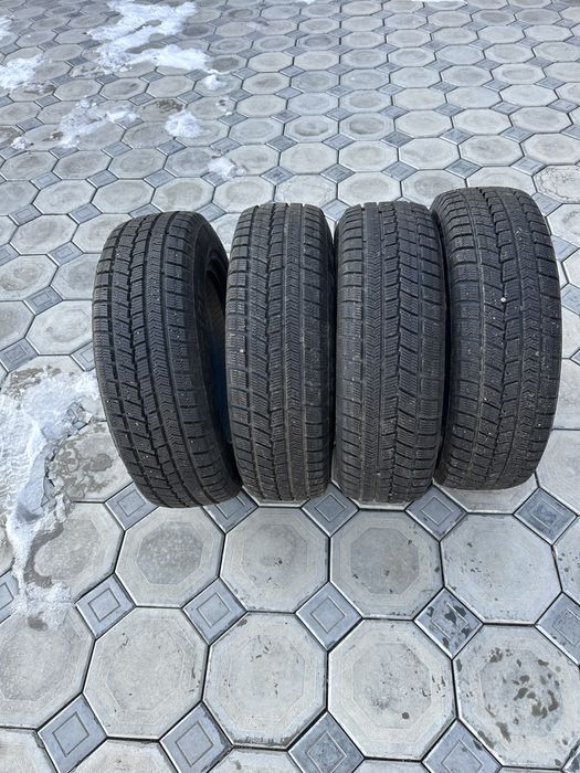 Продам шины комплект размер 15