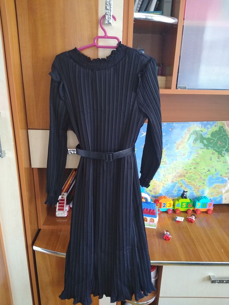 Rochie neagră cu curea