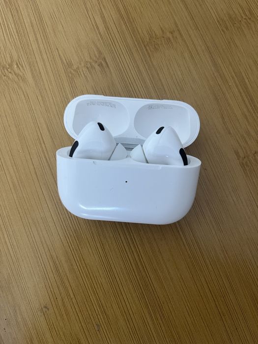 Vand casti AirPod Pro