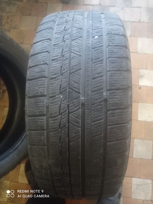 Продам комплект зимней низкопрофильной резины  225 45 R17