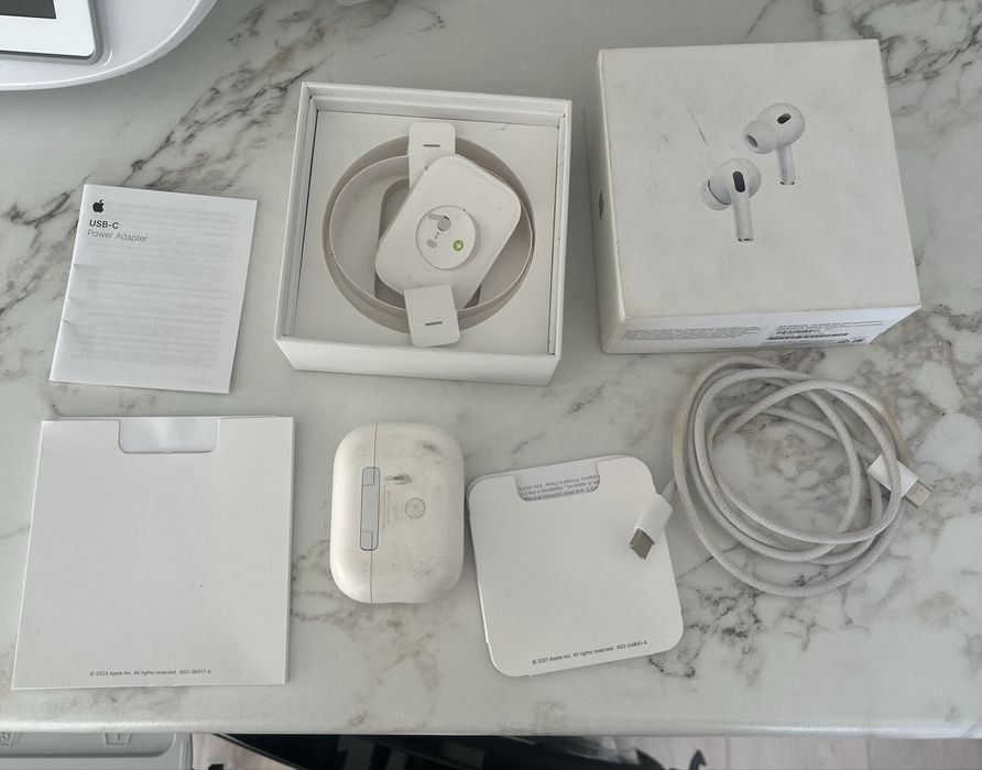 Airpods наушник айфон