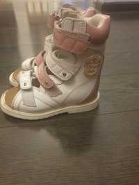 Срочно продам обувь Туторы  27 размера для ребенка с нарушением опорно