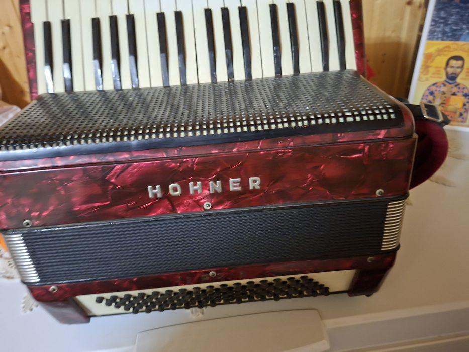 Hohner original  sunet clar arata foarte bine pret fix nu negociez