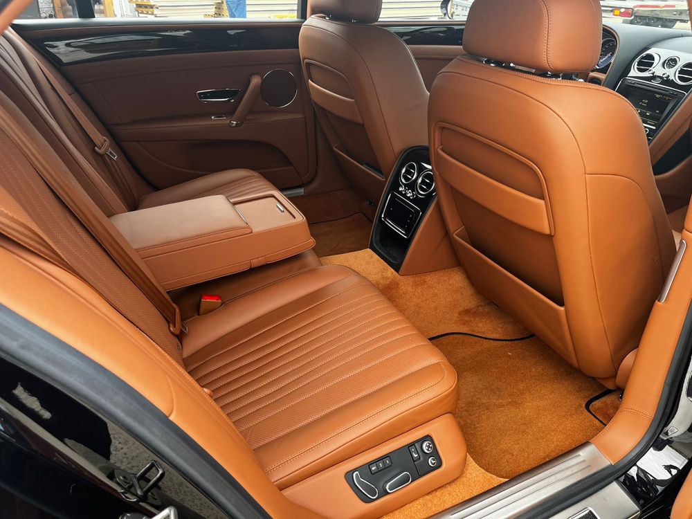 Bentley Flying Spur V8 benzina cu 528 PS