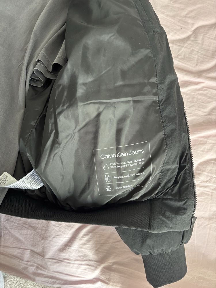 Calvin Klein яке тип бомбър