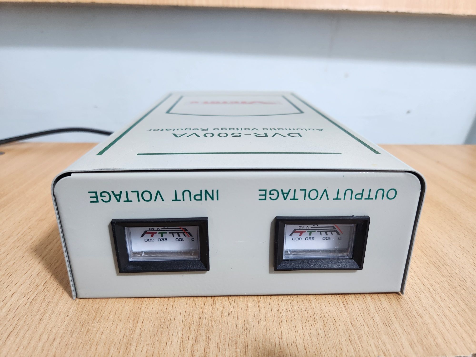 Stabilizator DVR-500VA