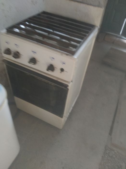 Gaz plitasi sotiladi yaxshi holatda