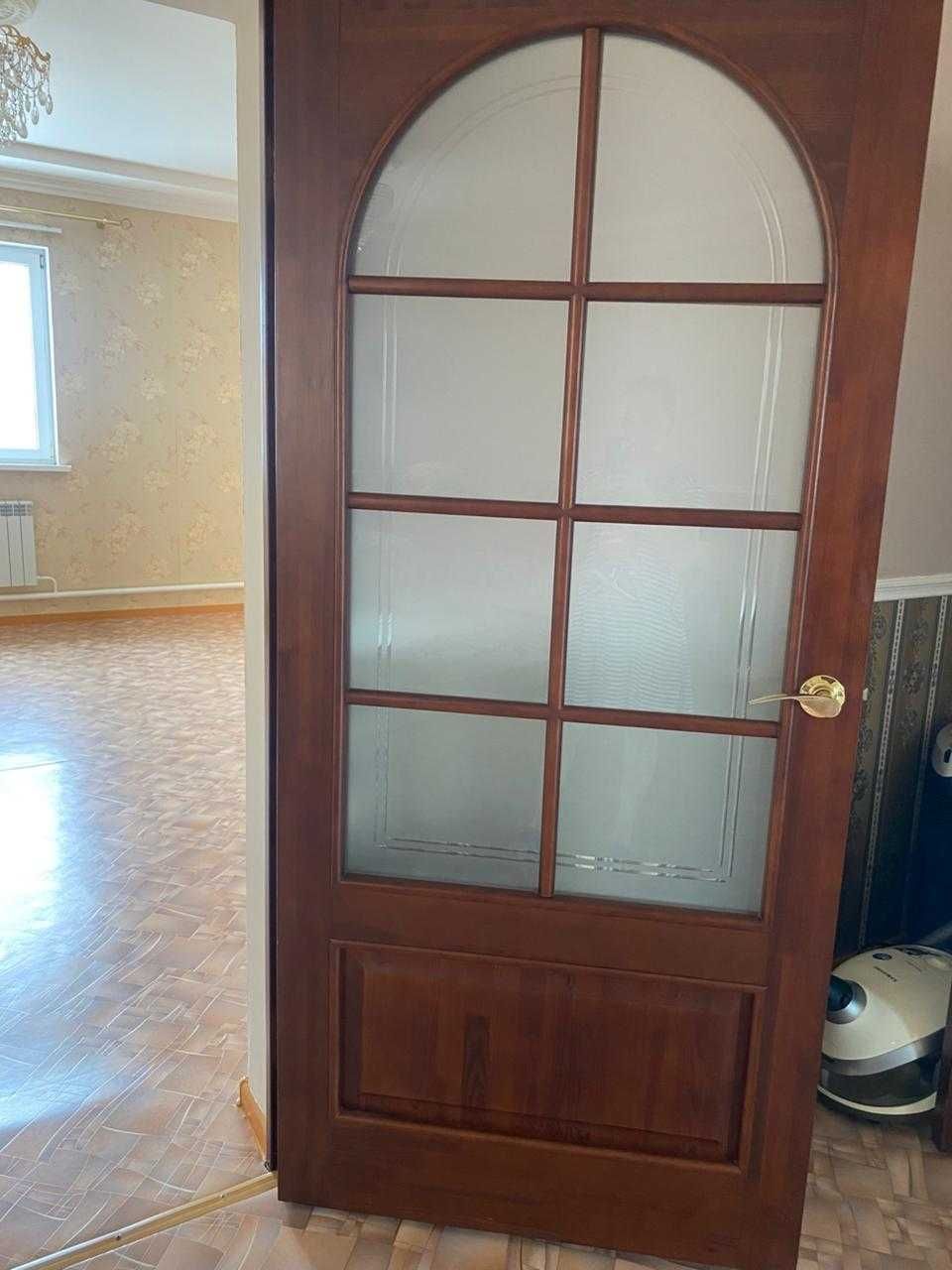 продается б/у  линолеум, б/у межкомнатные двери, муз центр