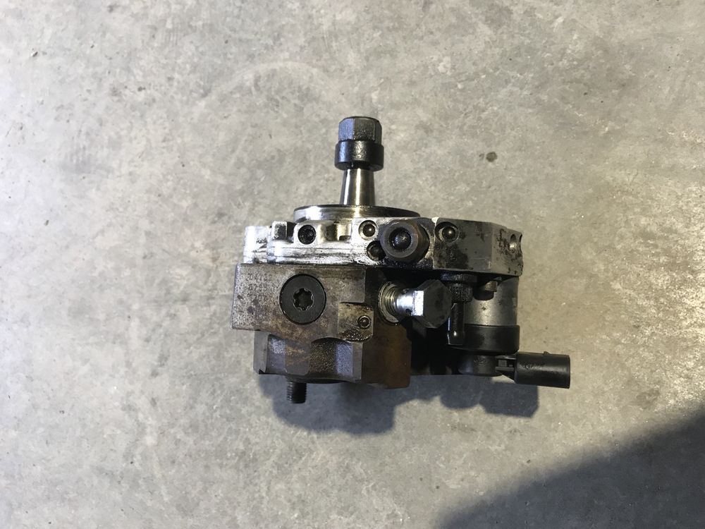 Pompa înaltă presiune BMW e90 2.0 D cod piesa 0445010045