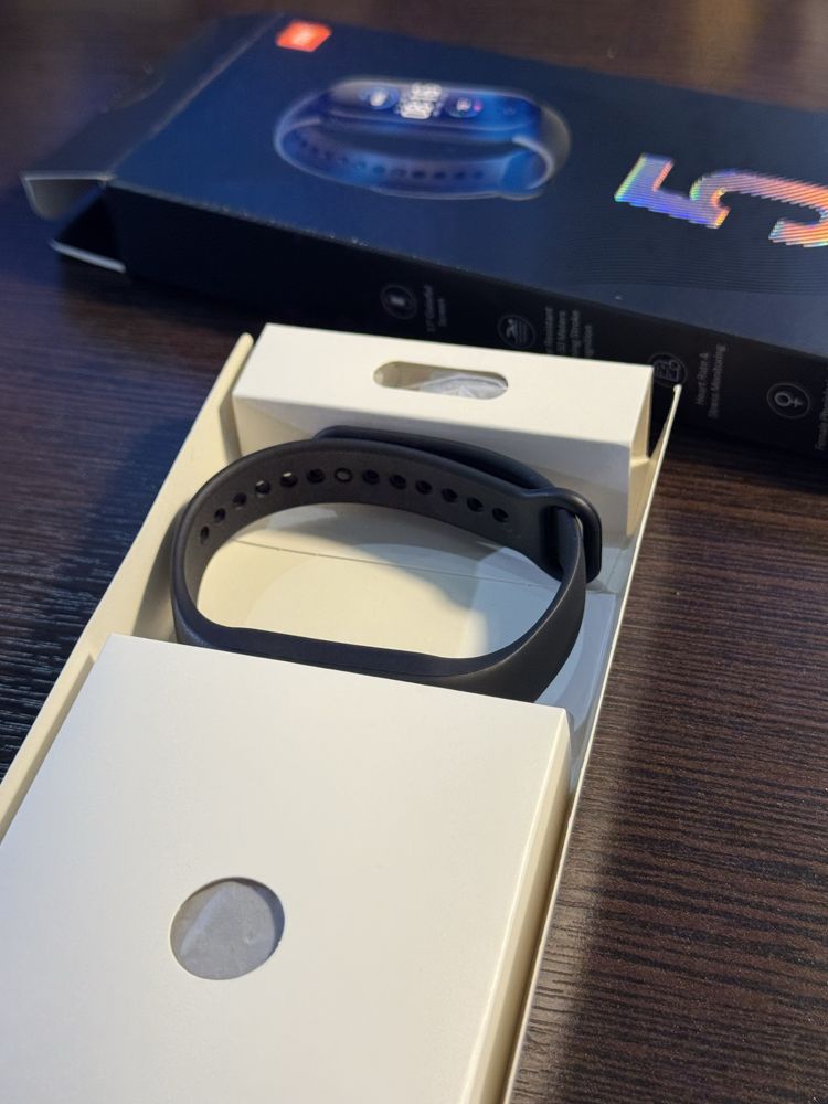 Продаётся Mi Smart Band 5 б/у