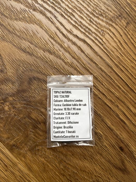 Topaz natural albastru