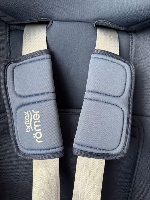 Scaun auto Britax Römer DUALFIX M i-Size + baza