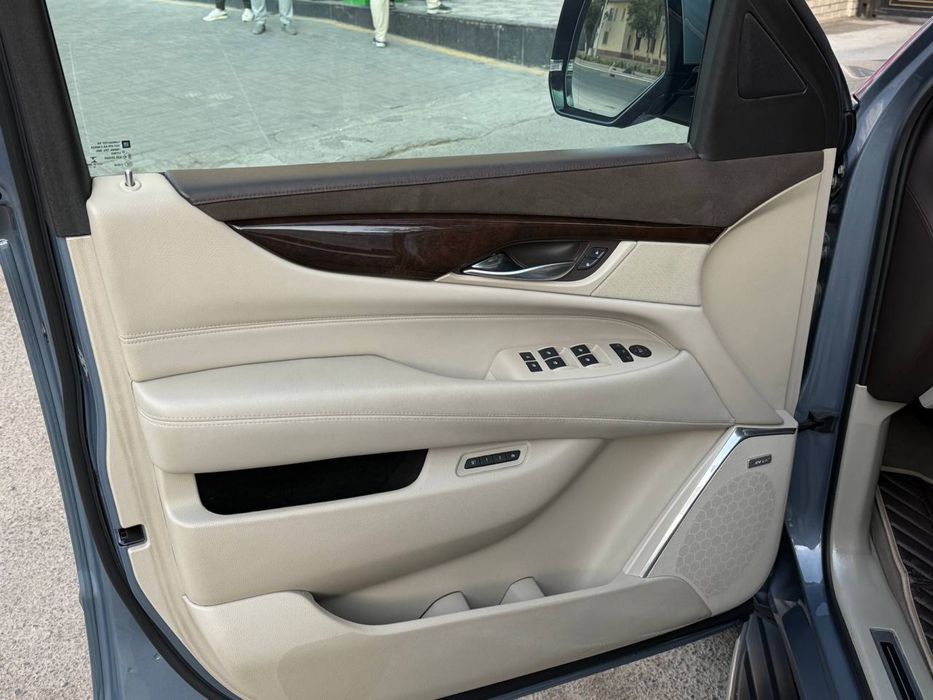 Cadillac Escalade Long