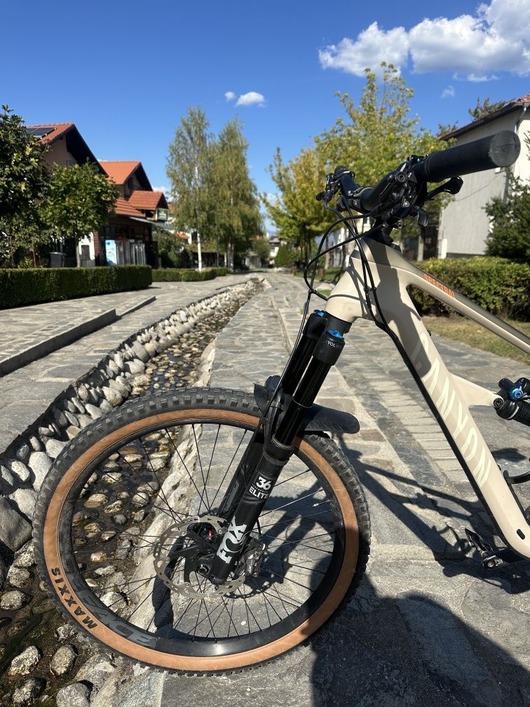 Карбонов планински Canyon Spectral CF8 Не е cube trek Santa Cruz YT