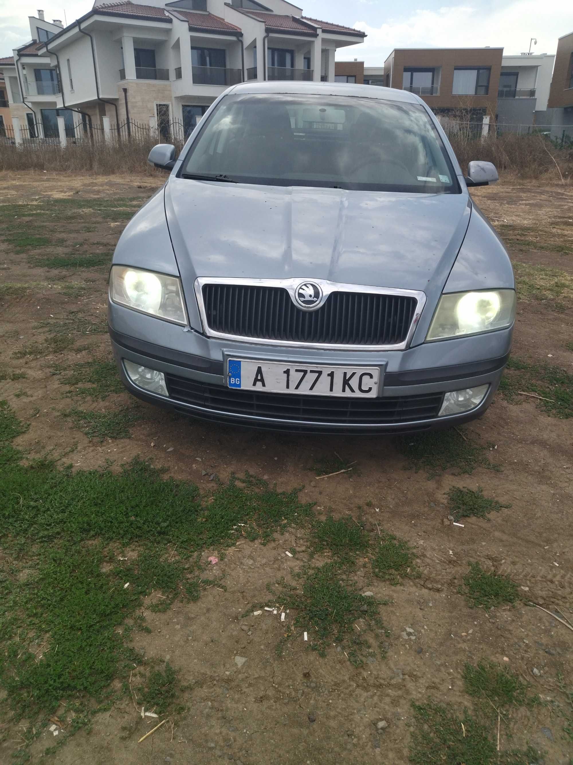 Продавам Шкода Октавия 2