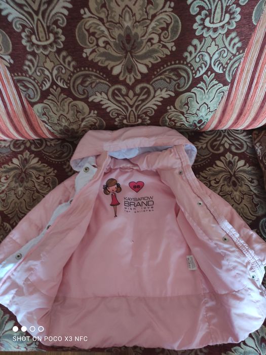 Продается куртка на девочку 2-3 лет в отличном состоянии