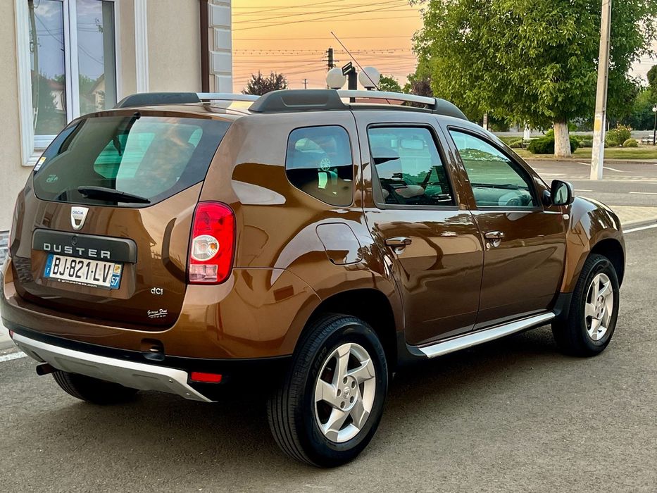 Vând Dacia Duster eur 5 an 2012 motor 1.5 diesel
