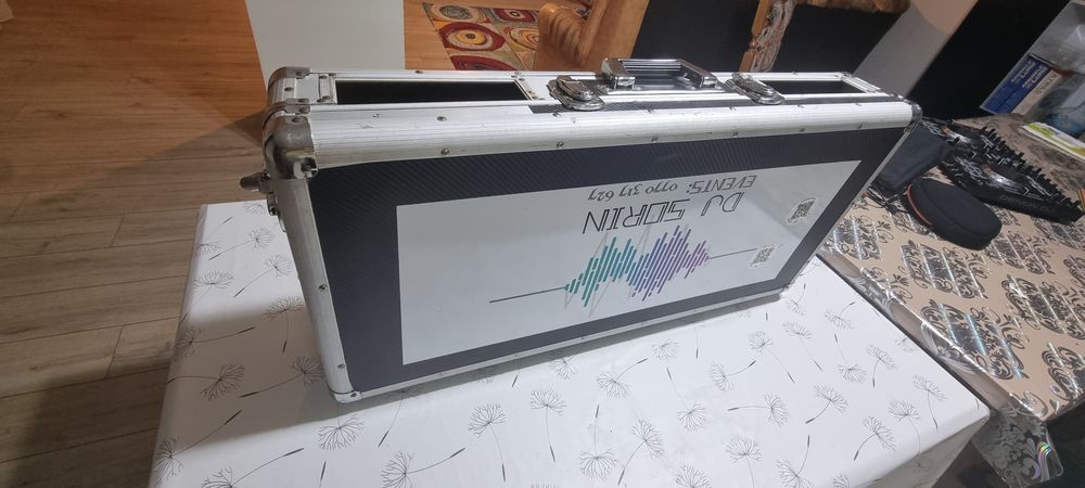 Consola DJ DENON MC 4000 +  cutie transport