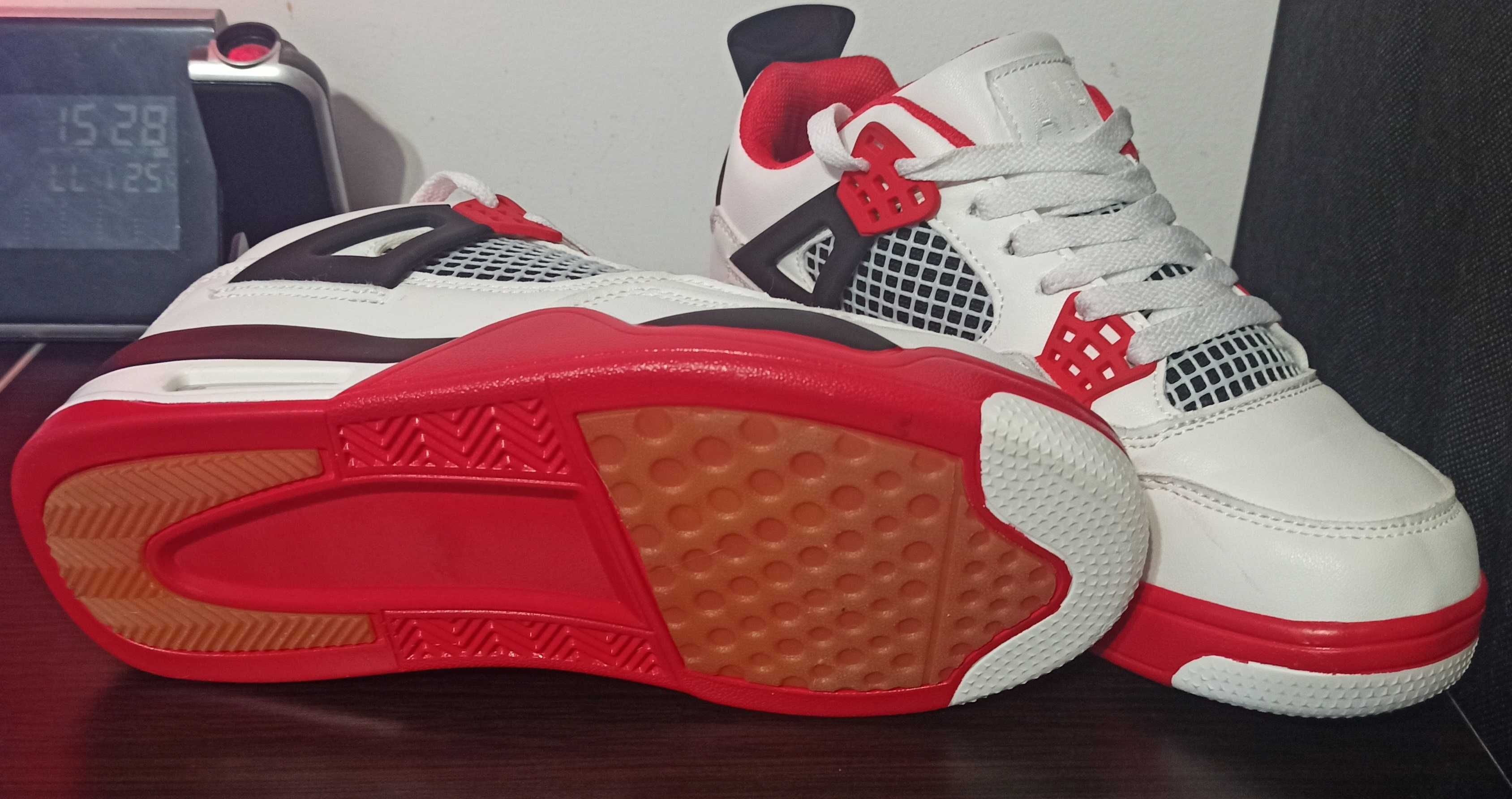 Jordan 4 Fire Retro Red Nike Marimea 37 – 23,5 cm marime talpa