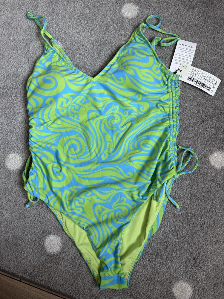 Costum de baie nou L