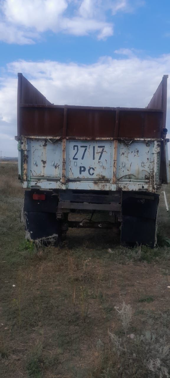 Прицеп Камаз с нашивками под уборку