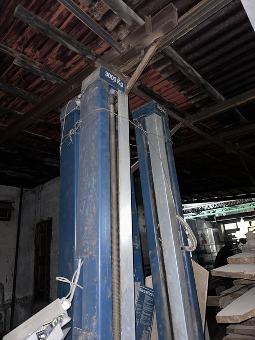 Подъемник винтовой 2шт в рабочем состоянии срочно