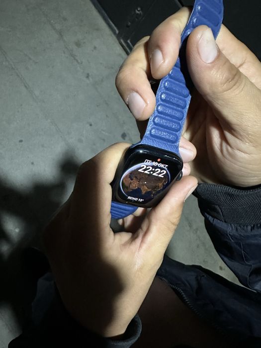 Apple wach 8 45 mm arginal kichkina qirilgan joyi bor