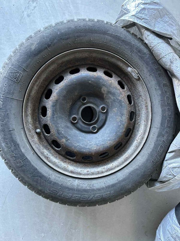 4 гуми с метални джанти