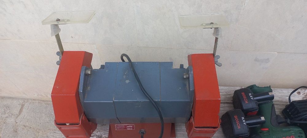 Руски    шмиргел