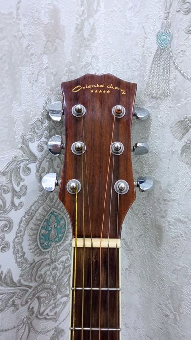 Аккустик гитара (Oriental cherry)сотилади