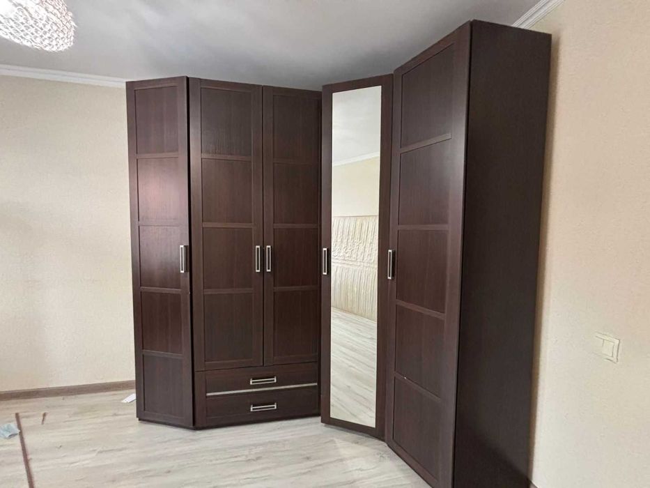 Продам угловой шкаф